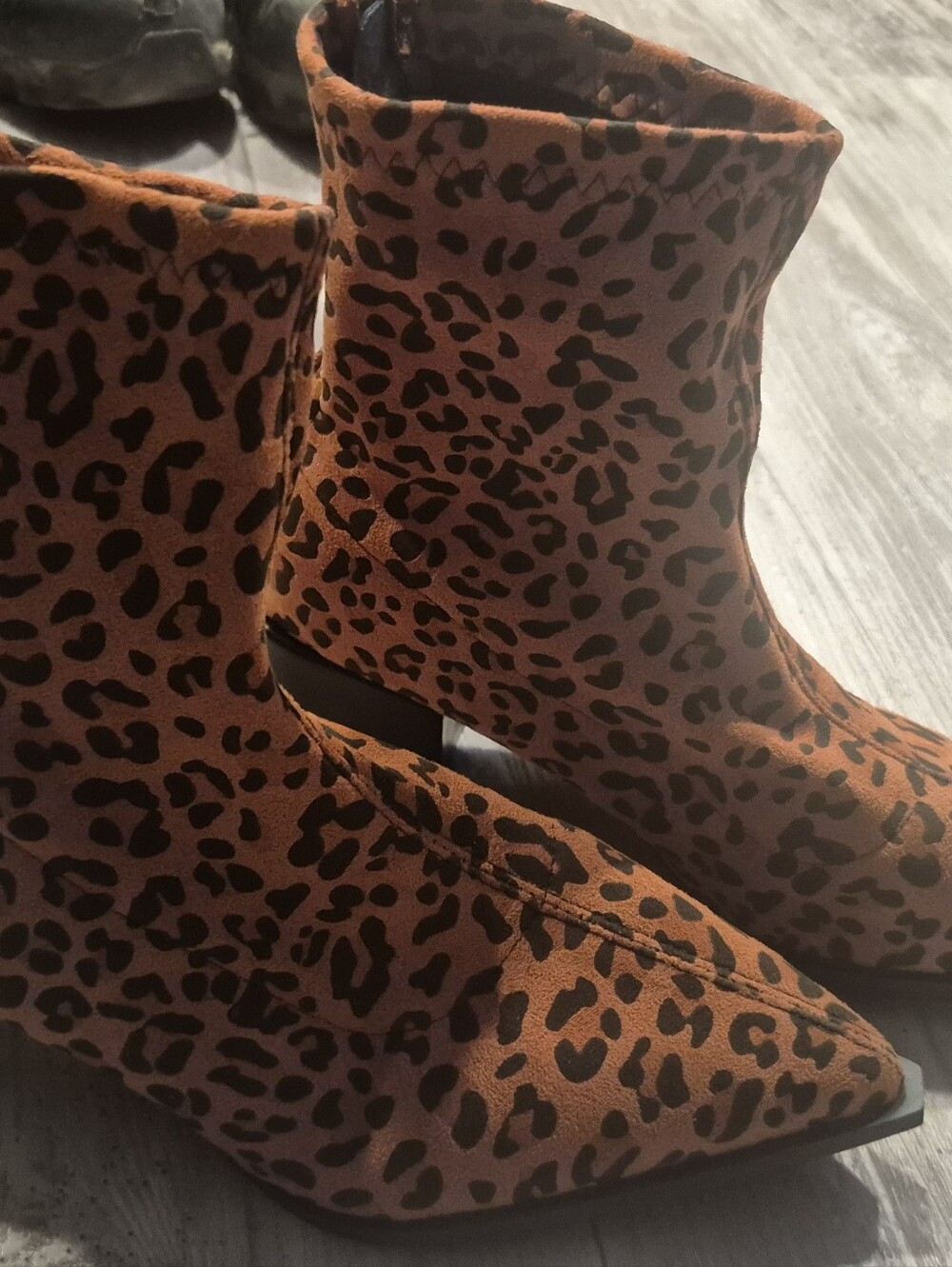 Leopard Print Pointed Toe Ankle Boots - Brown